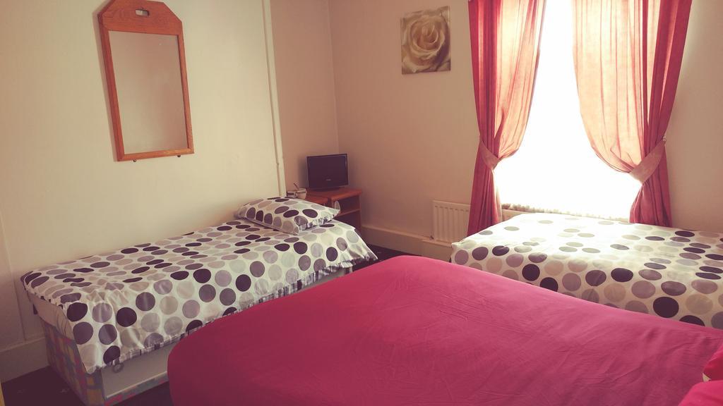 The Woodley Guest house 2*