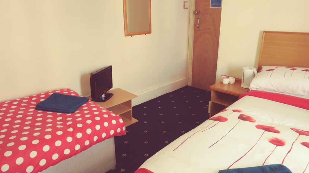 The Woodley Guest house 2*