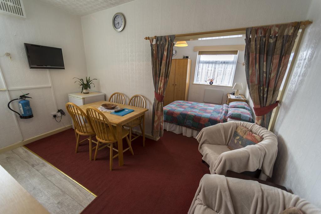 Apartment Lyndale Flats Blackpool