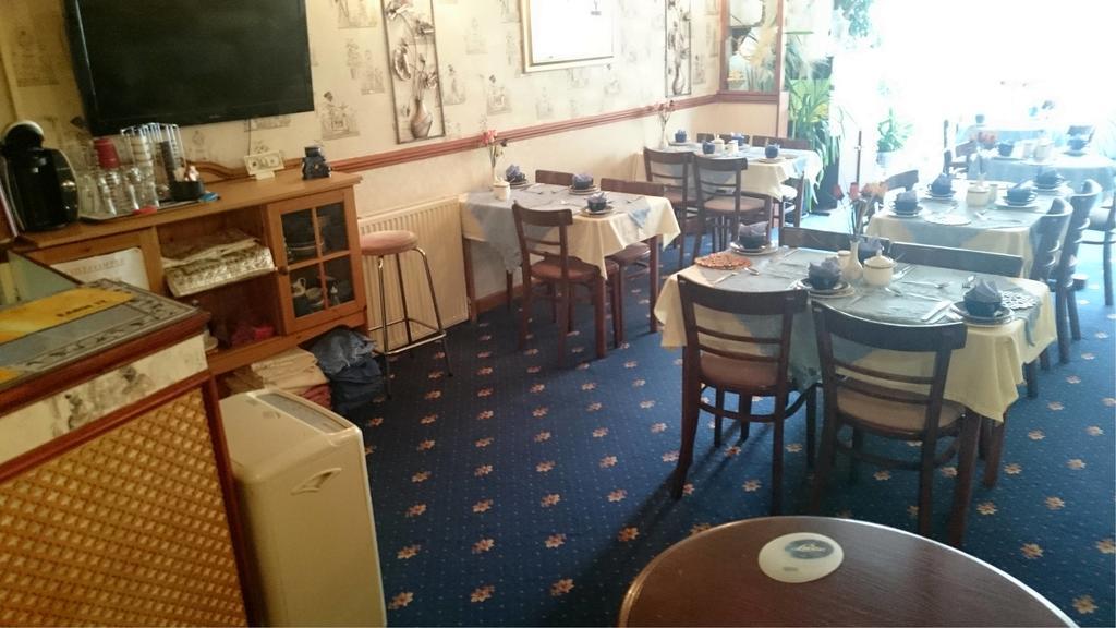 Willow Grove 3* Blackpool