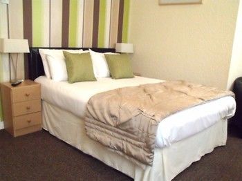 Benson - Small Families & Couples Only 3*
