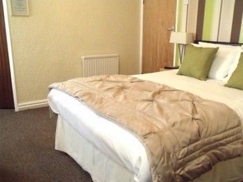 Benson - Small Families & Couples Only 3*