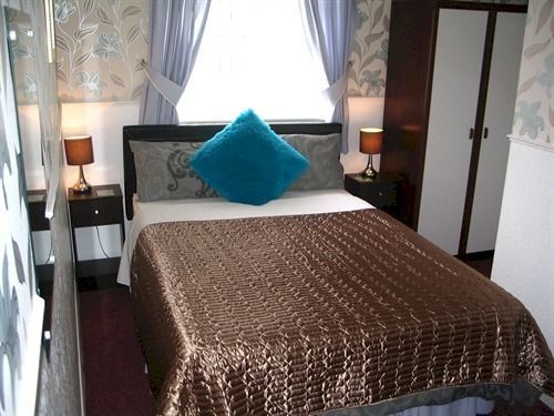 Thornhill 3*
