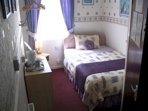 Thornhill 3* Blackpool