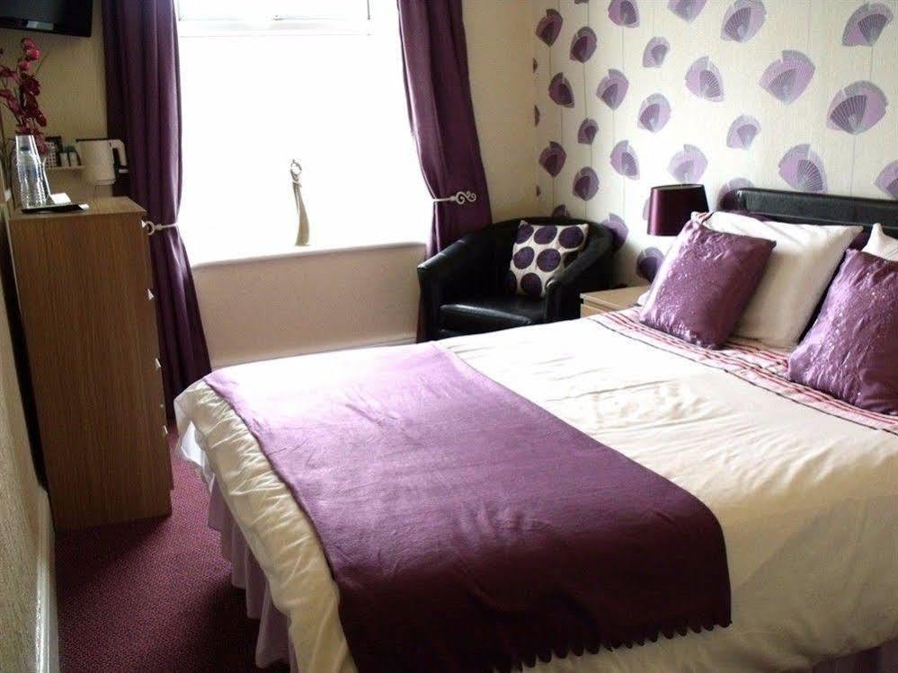 Bed & Breakfast Benson - Small Families & Couples Only Blackpool