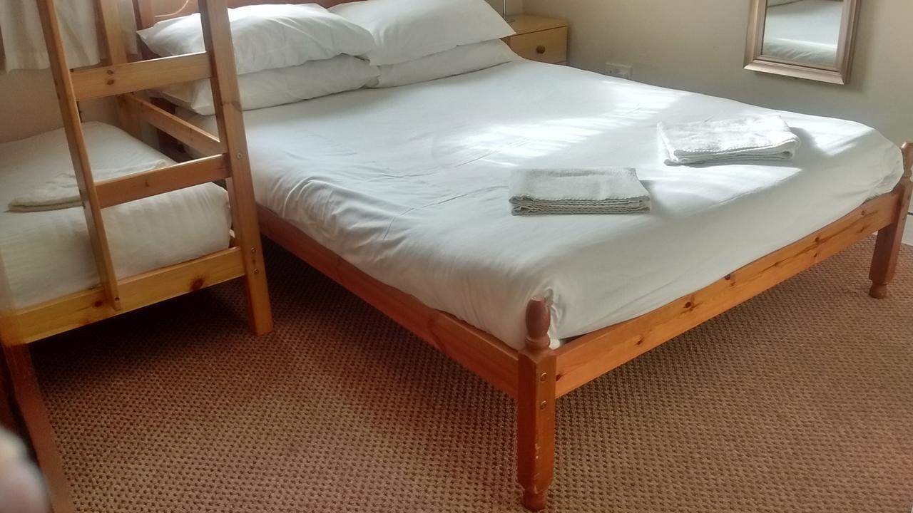 Hotel Newburn Families & Couples Only