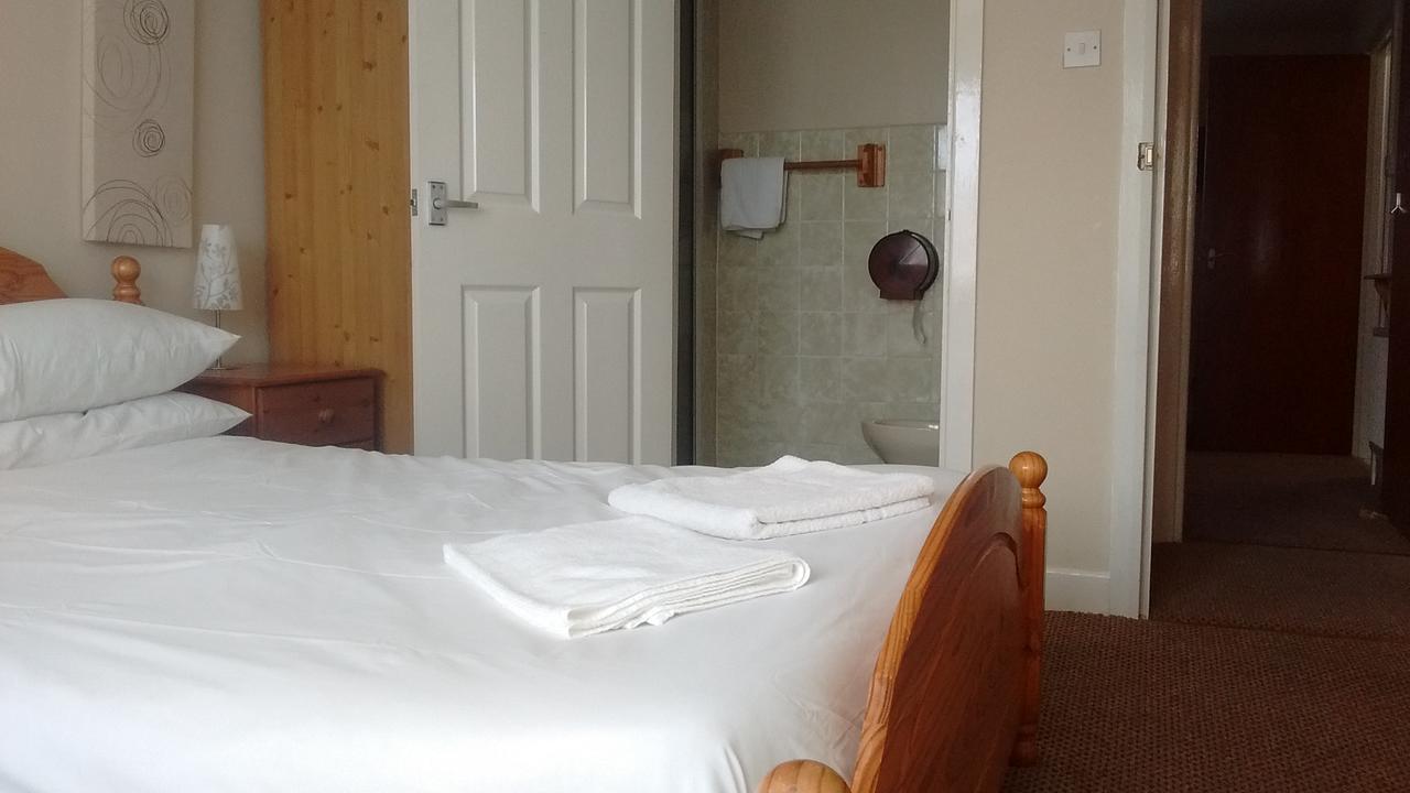 Hotel Newburn Families & Couples Only