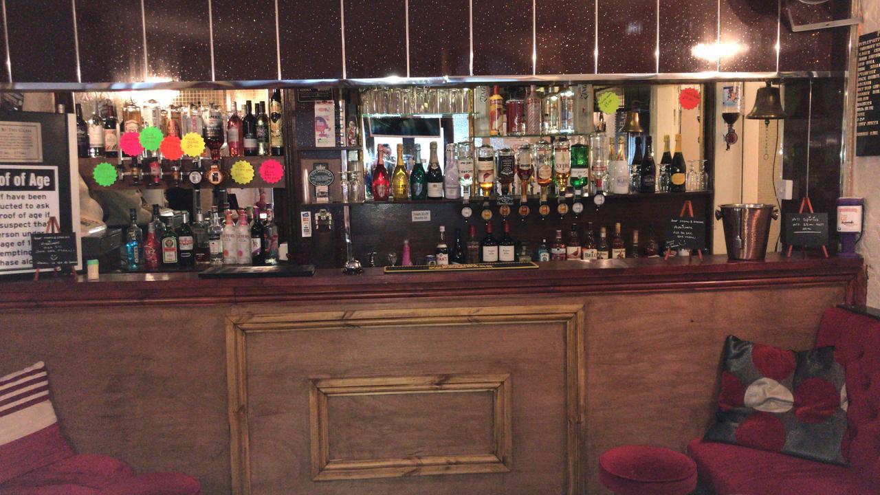 St Kildas, 3*