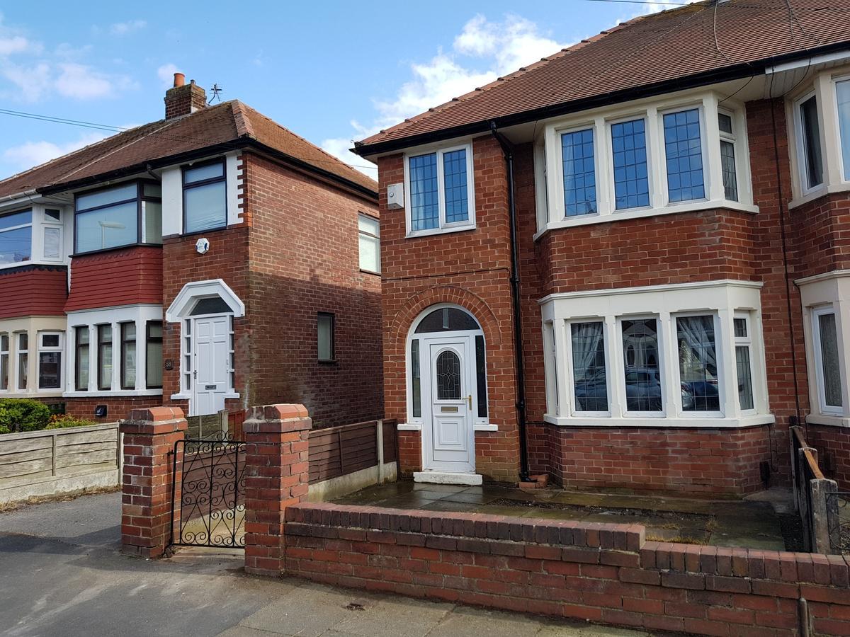 Blackpoolholidaylets Salmesbury Avenue Families And Contractors Only Holiday home Blackpool