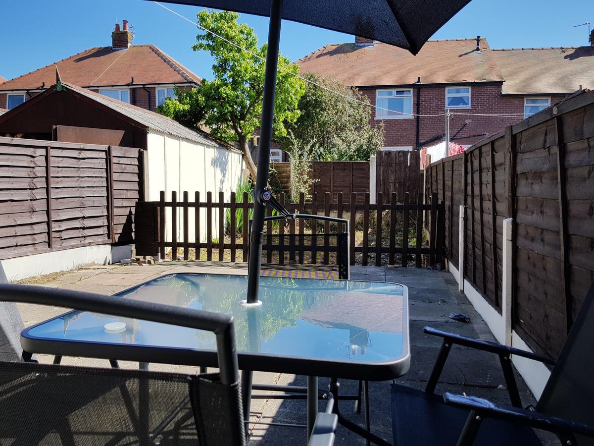 Blackpoolholidaylets Salmesbury Avenue Families And Contractors Only Holiday home Blackpool