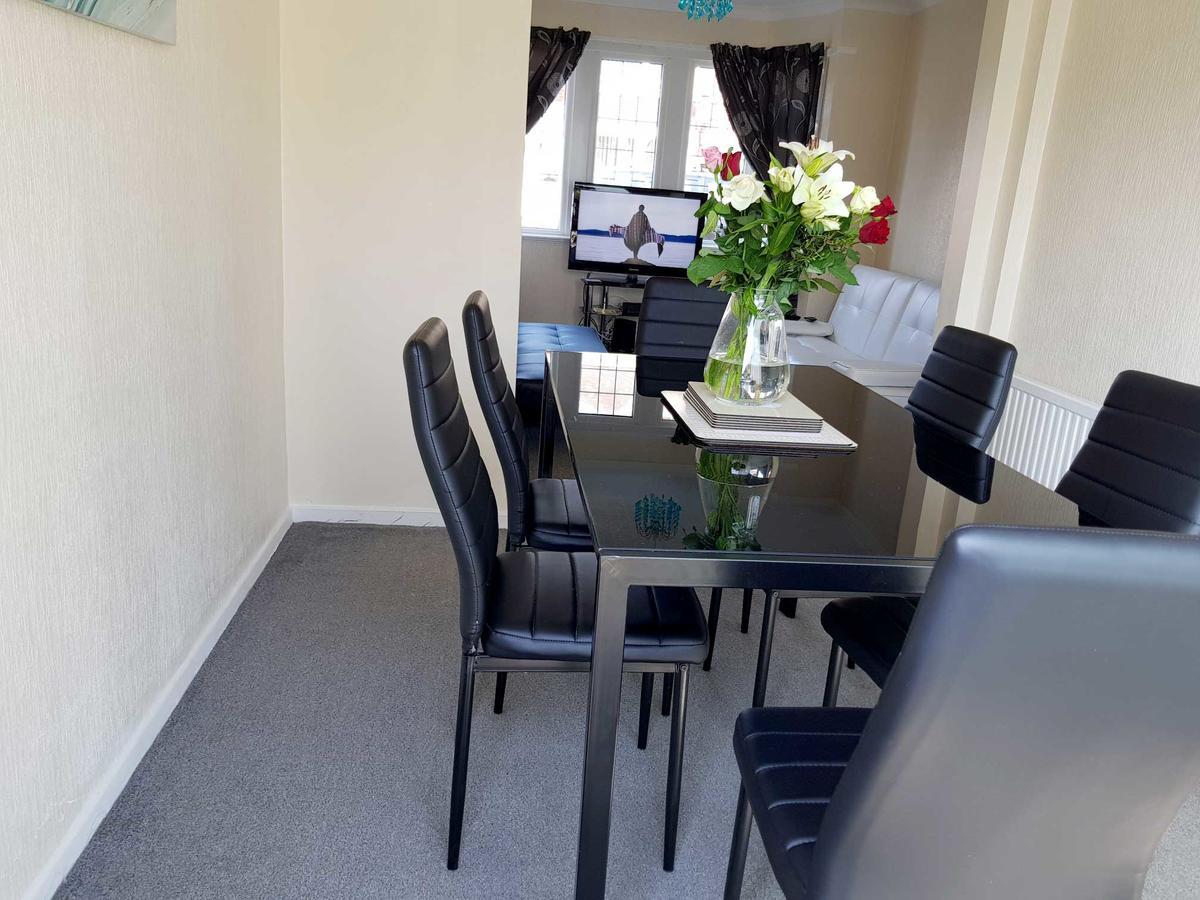 Blackpoolholidaylets Salmesbury Avenue Families And Contractors Only * Blackpool