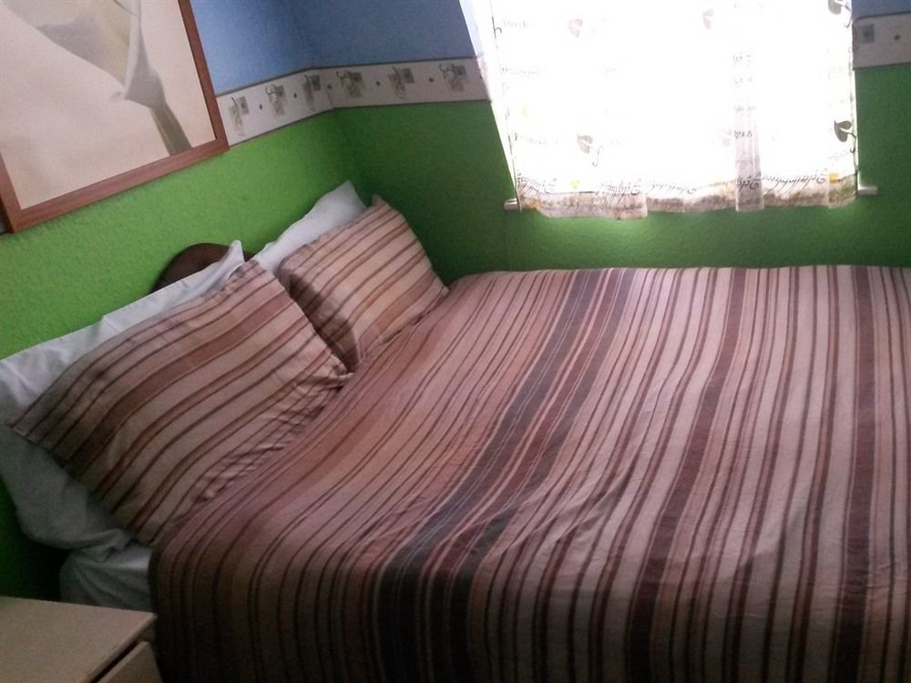 Guest house Myroomz Orchid 2*