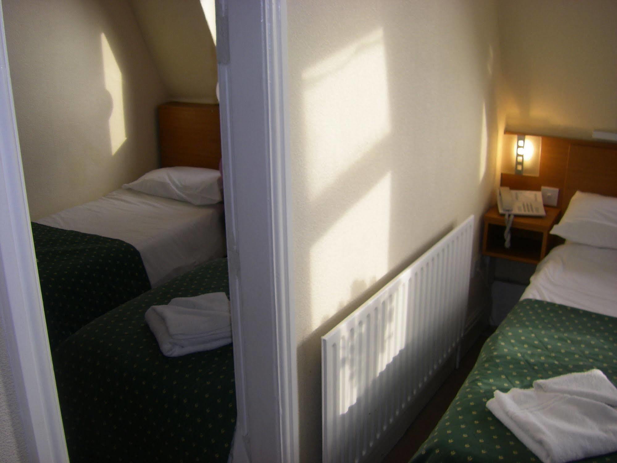 The Waldorf - Near Pleasure & Sandcastle Hotel