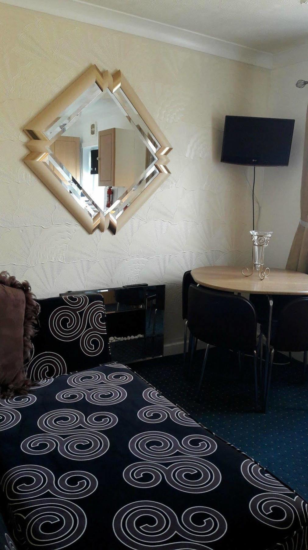 Bridle Apartment *
