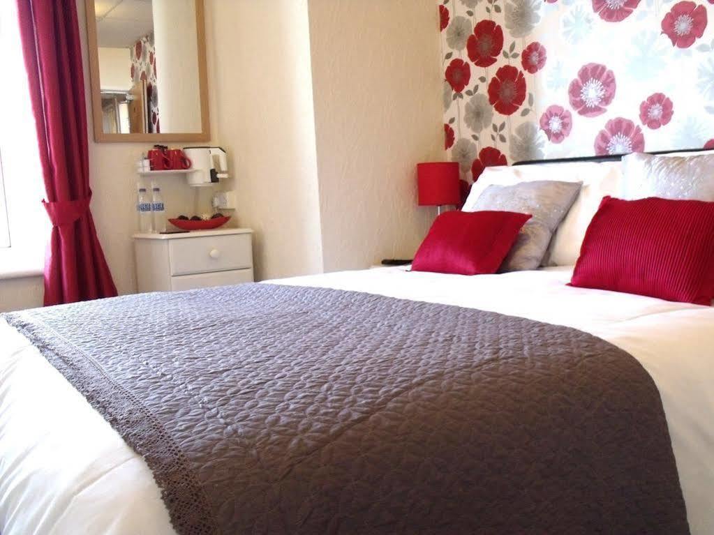 Bed & Breakfast Benson - Small Families & Couples Only Blackpool