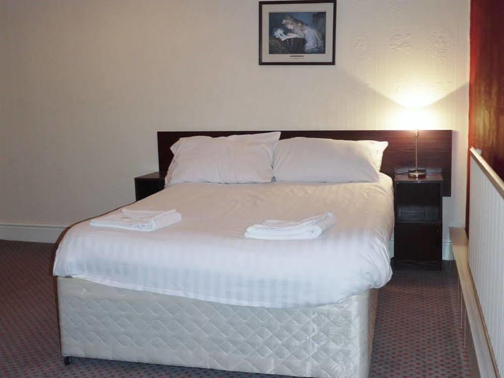 Rose And Hotel