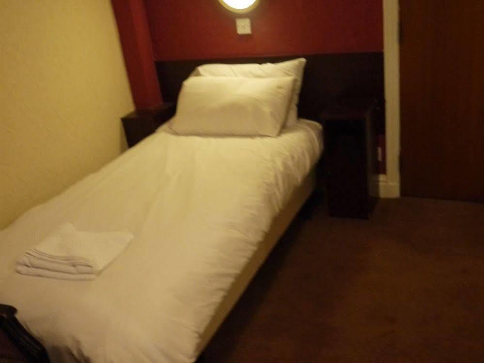 Rose And Hotel 3*
