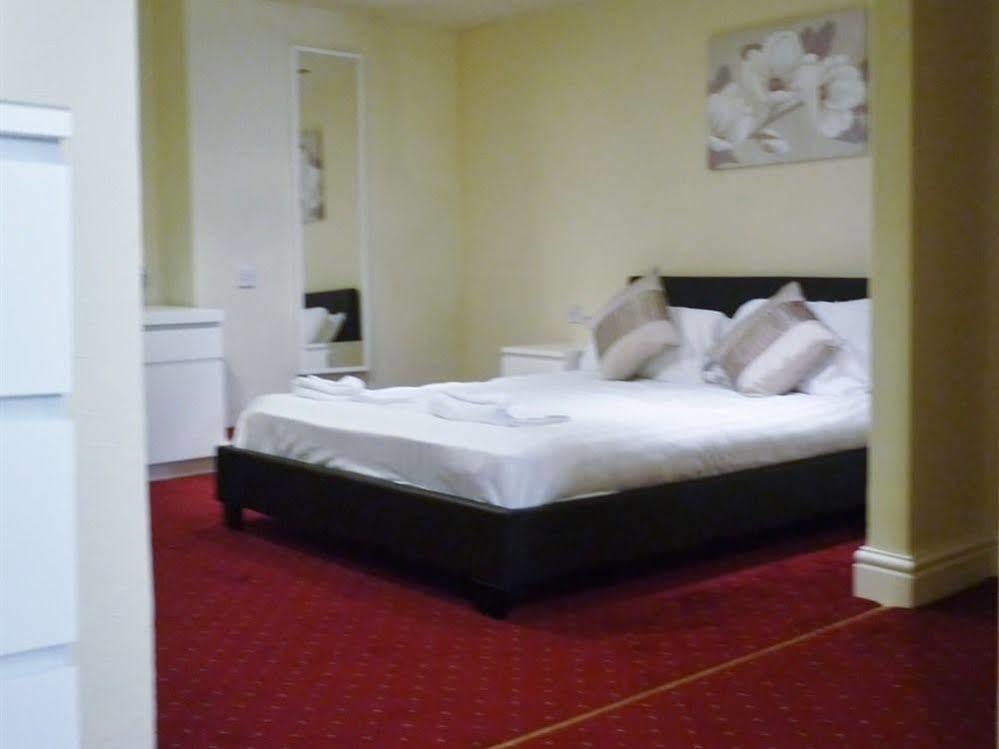 Rose And Hotel