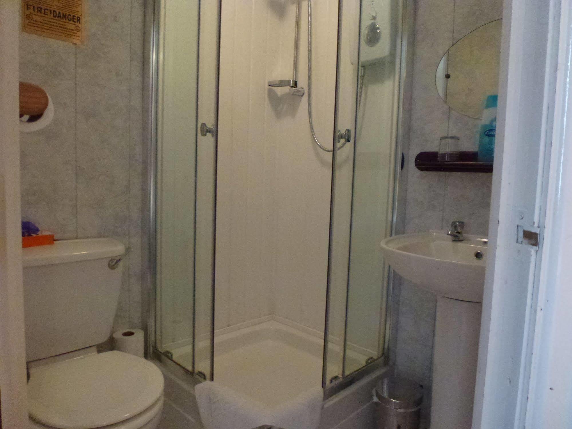 Lindum Guest house 2*