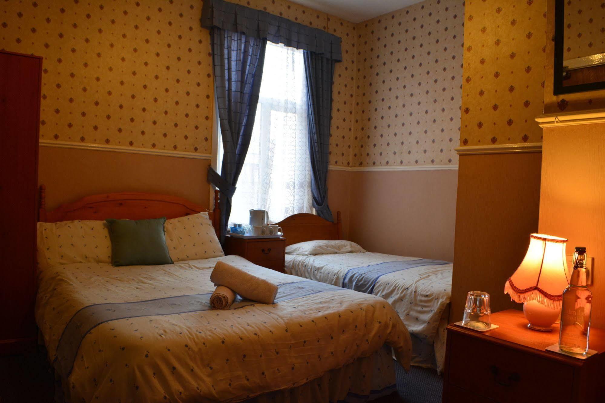 Holm Lea Hotel Bed & Breakfast 3*