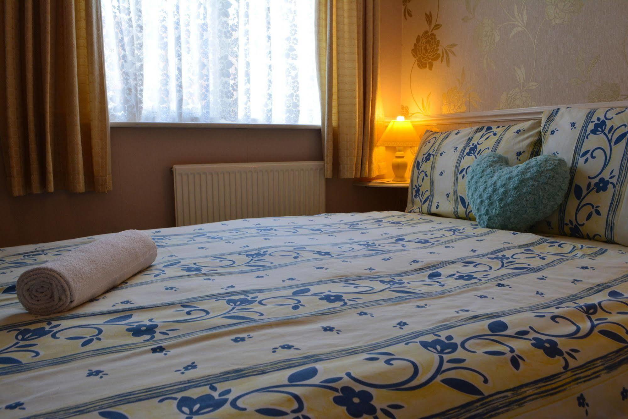 Holm Lea Hotel 3*