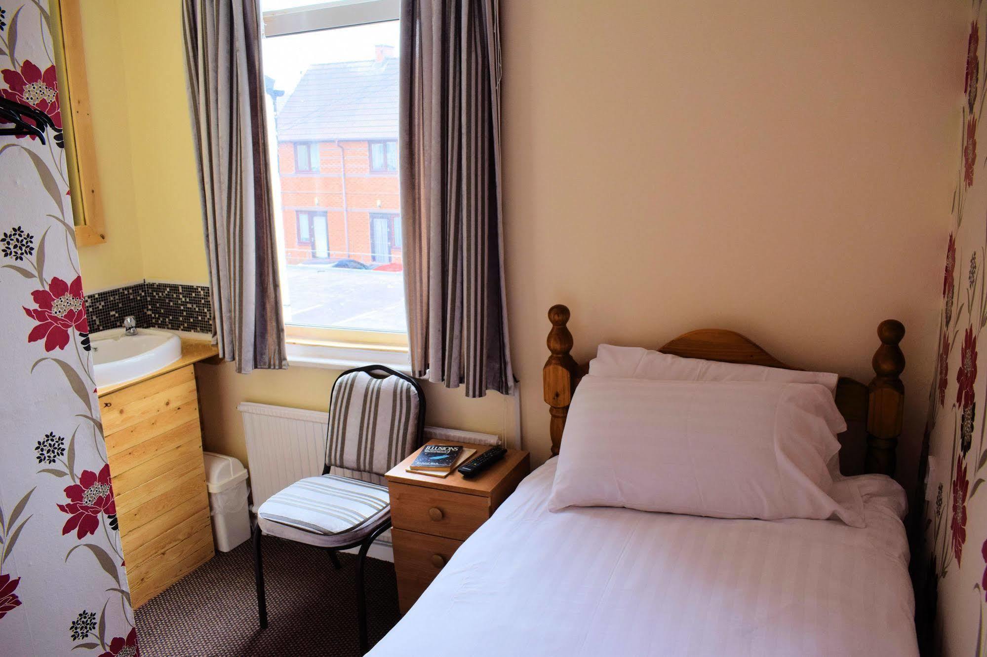 The Clarendon Showtel 2*