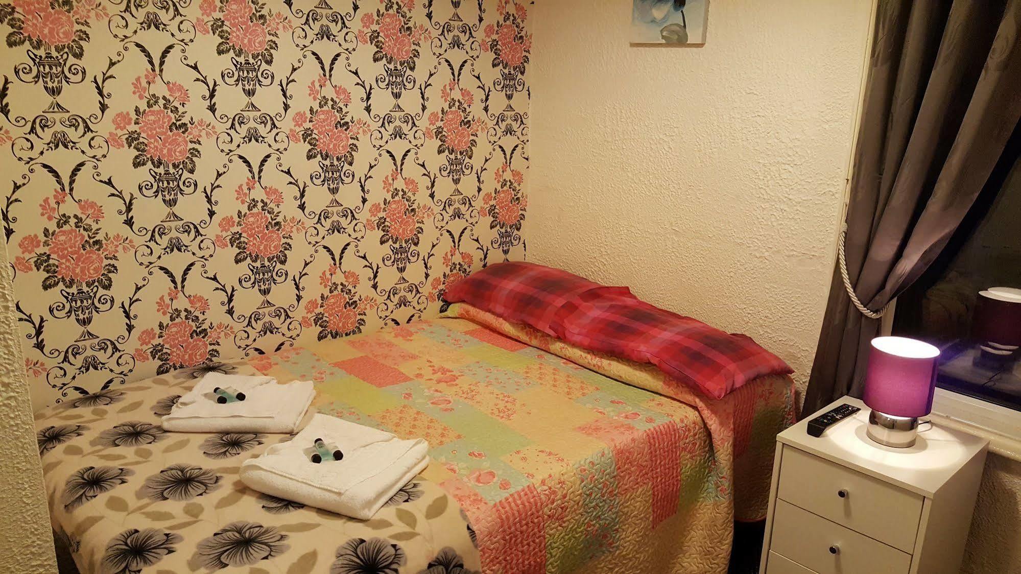 Darfield Guest house 2*