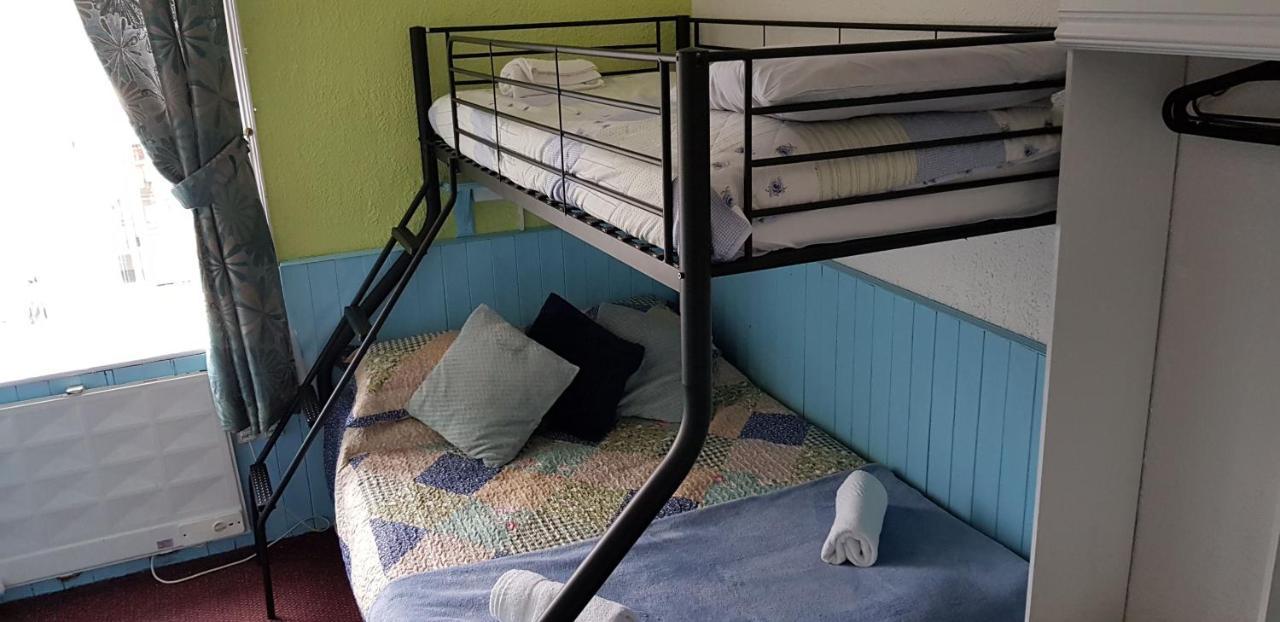 Darfield Guest house 2*