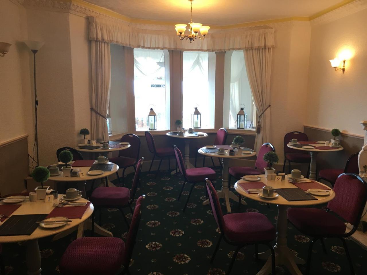 Kingsbury 3* Blackpool