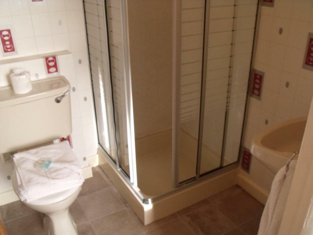 Bed & Breakfast Benson - Small Families & Couples Only Blackpool