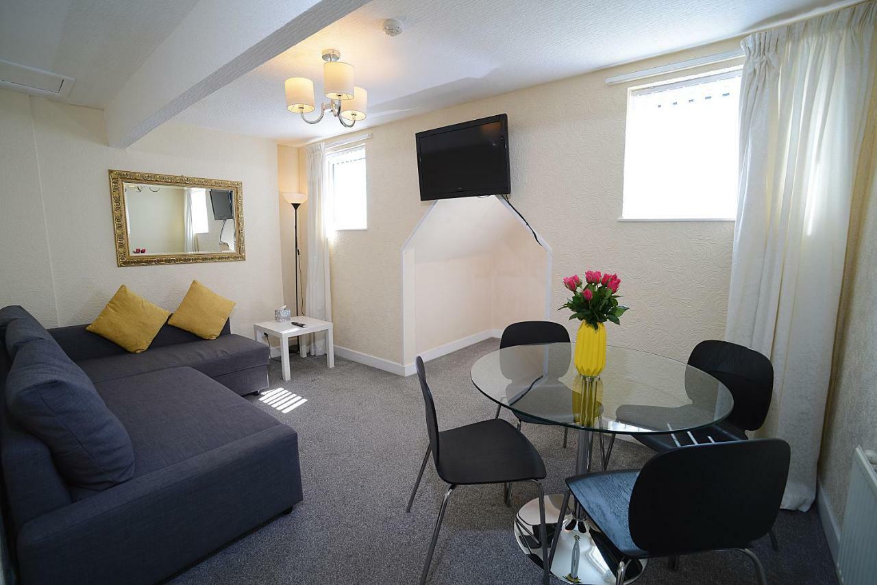 Twelve Apartments Apartment *