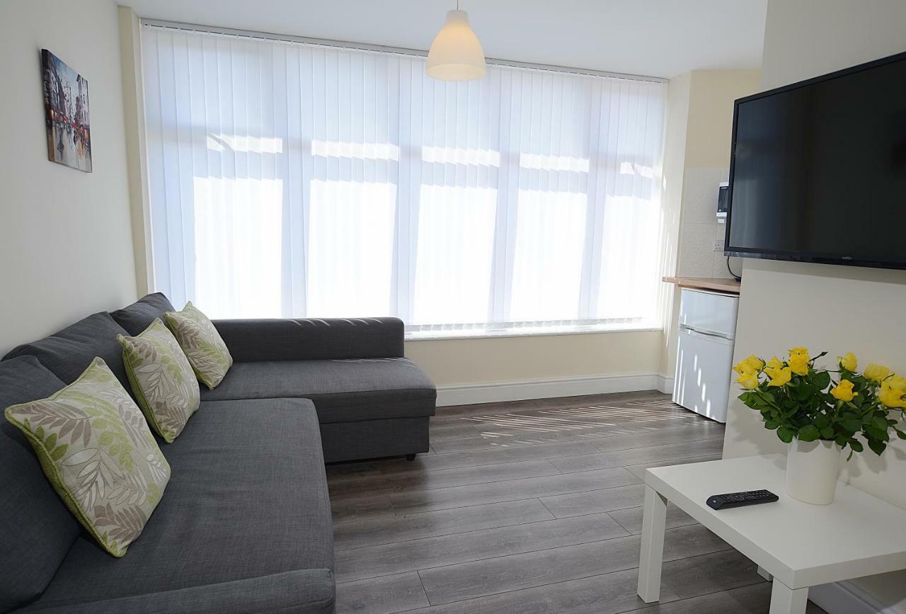 Twelve Apartments Apartment *