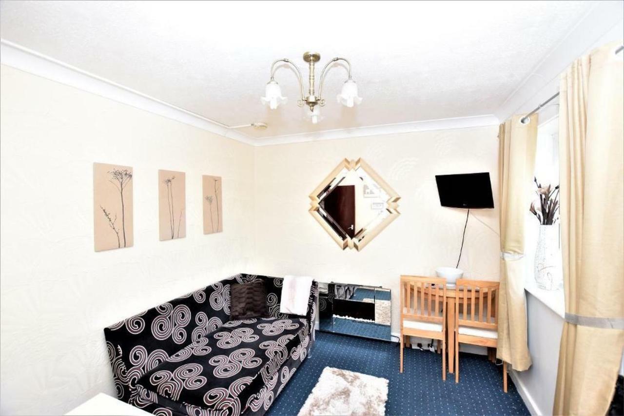 Bridle Apartment *