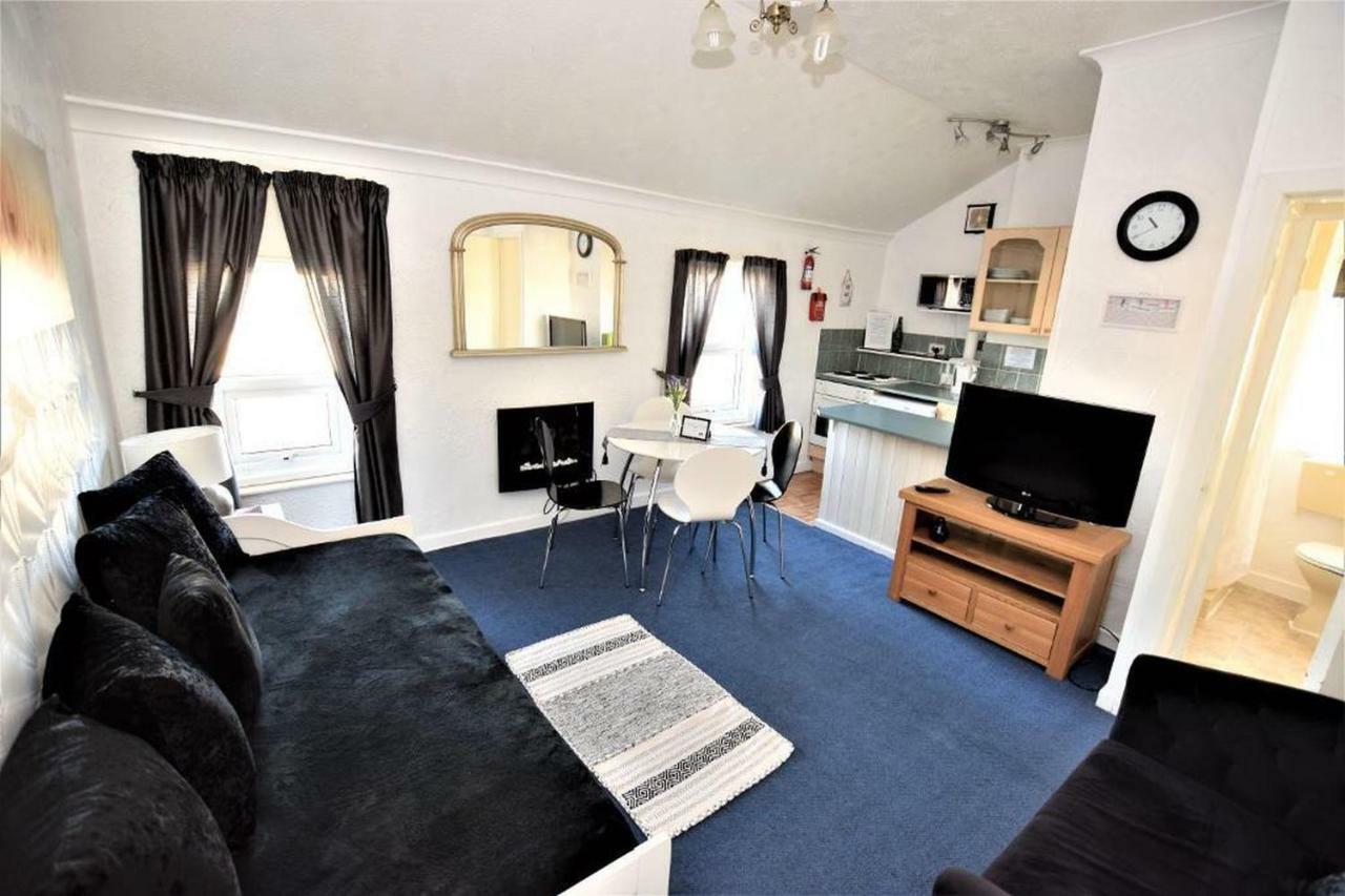 Bridle Apartment *
