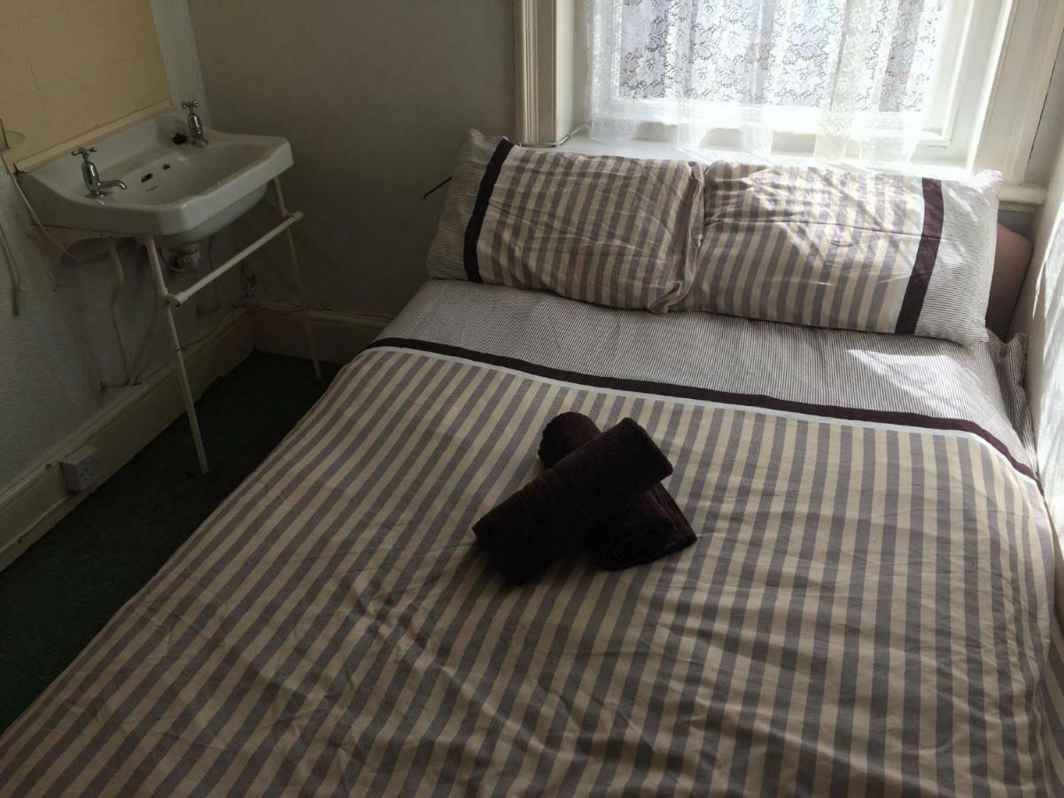 The Midway Guest house Blackpool
