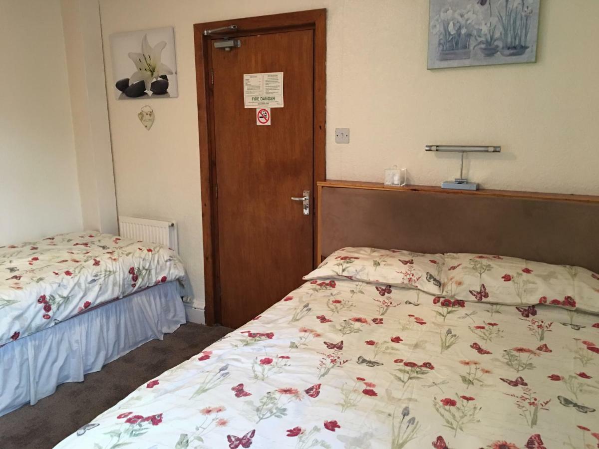 Camelot House 3*
