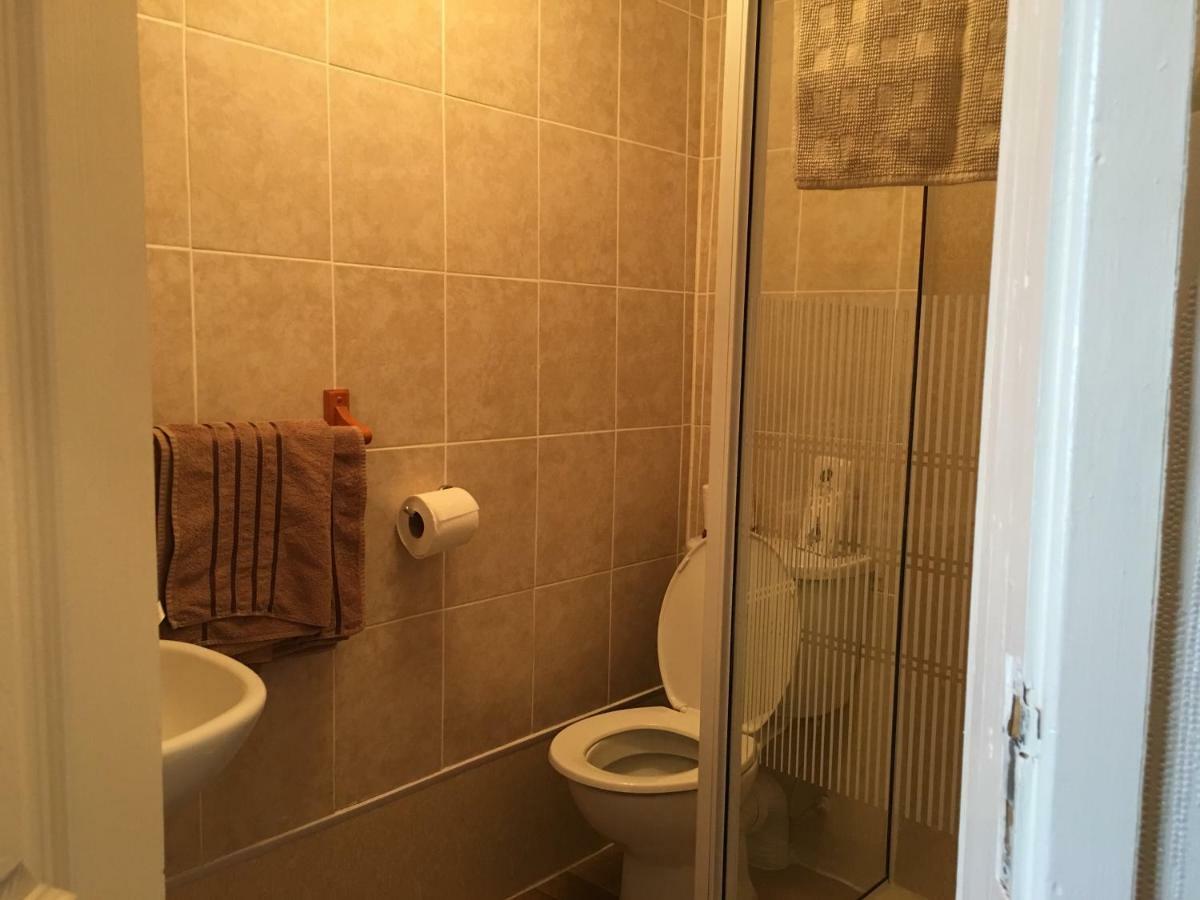 Camelot House Bed & Breakfast 3*