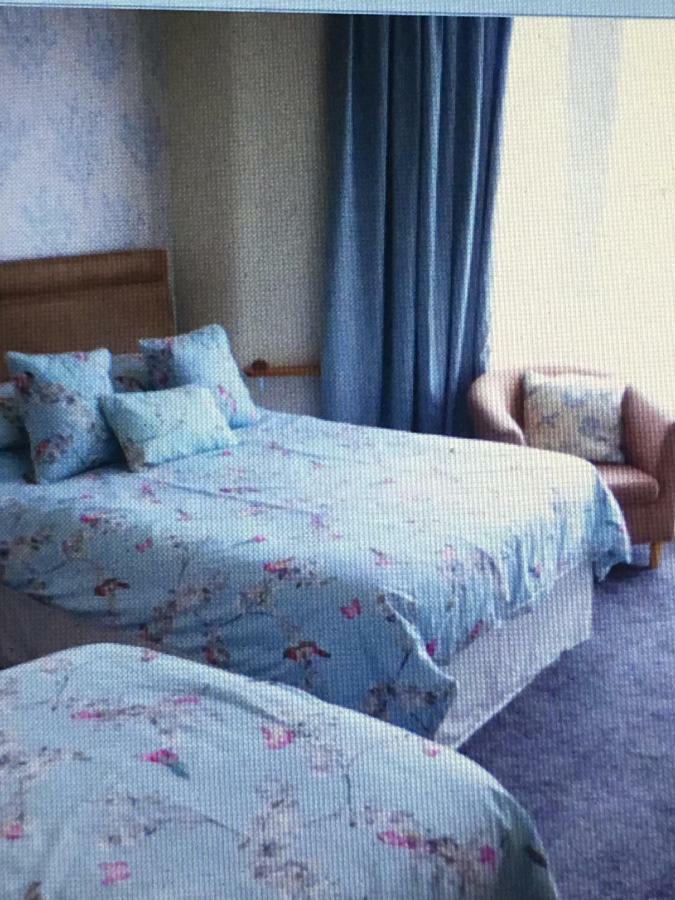 Camelot House 3*