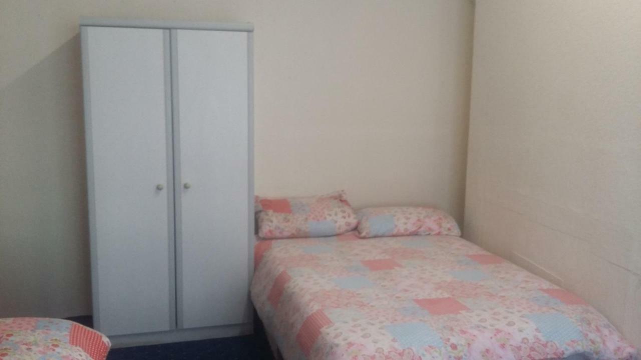 Guest house The Midway *