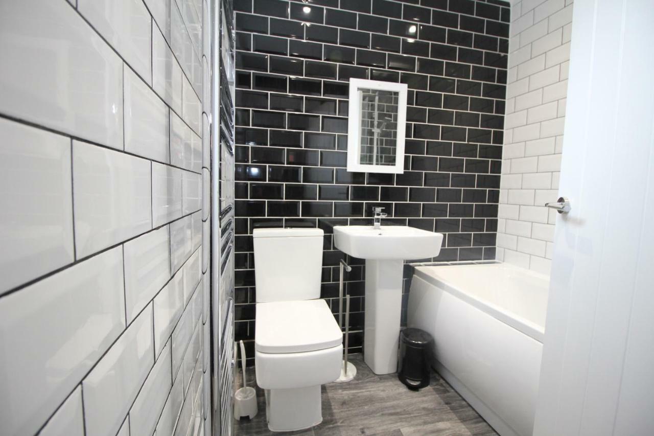 Welcome - Close To Town Centre - Full Holiday * Blackpool