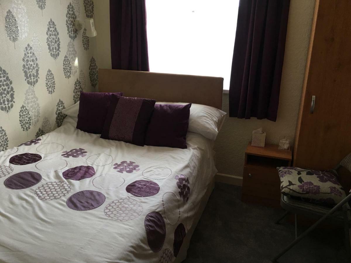 Bed & Breakfast Camelot House 3*
