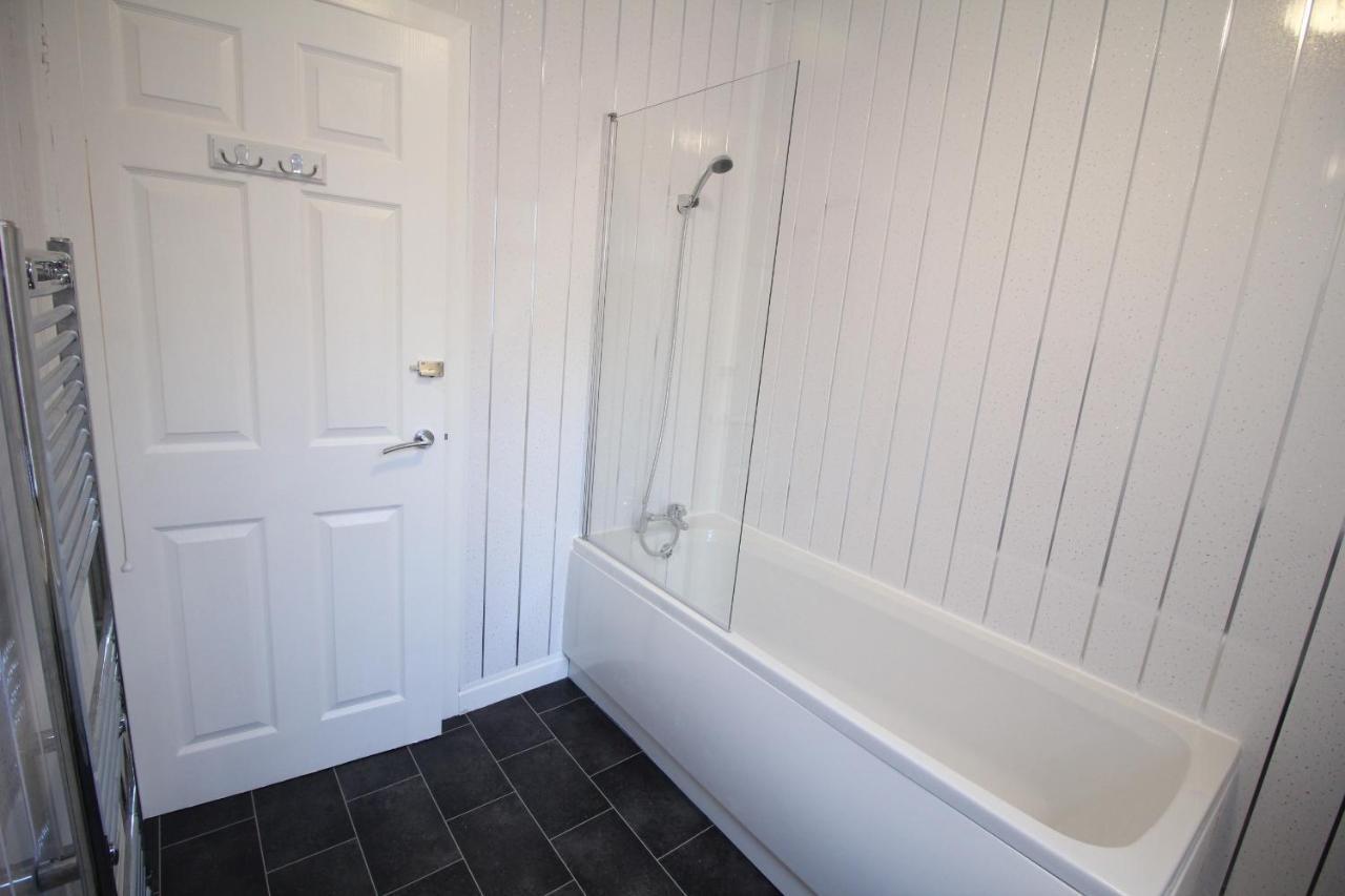 Egerton Choice - Town Centre - Modern And Spacious - Large