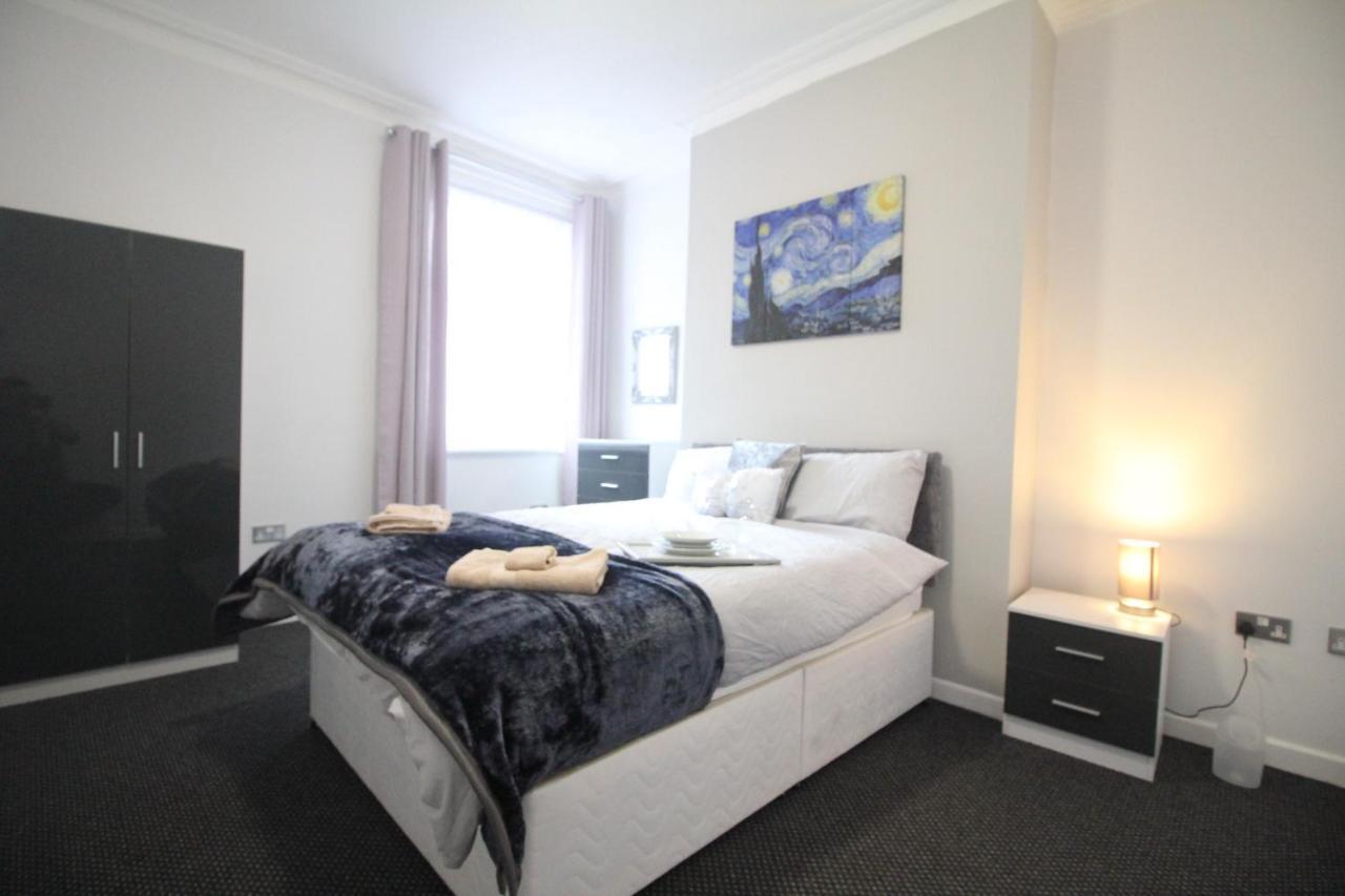 Egerton Choice - Town Centre - Modern And Spacious - Large Holiday home *