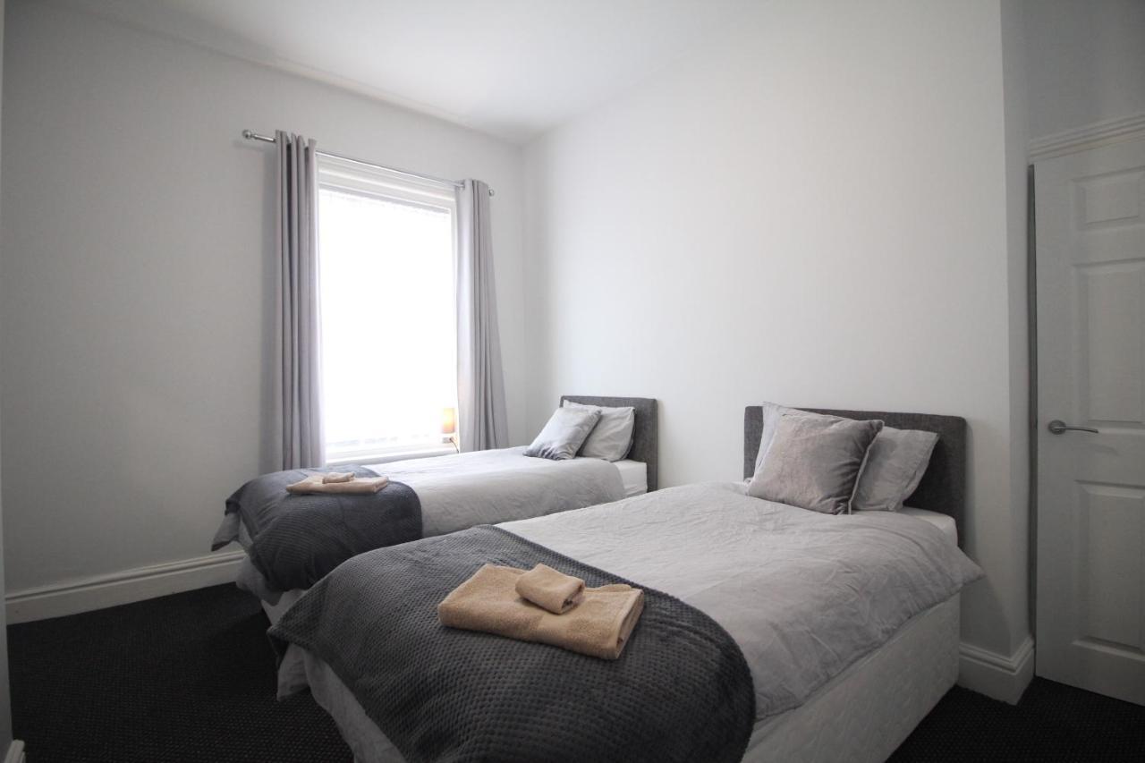 Egerton Choice - Town Centre - Modern And Spacious - Large Holiday home *