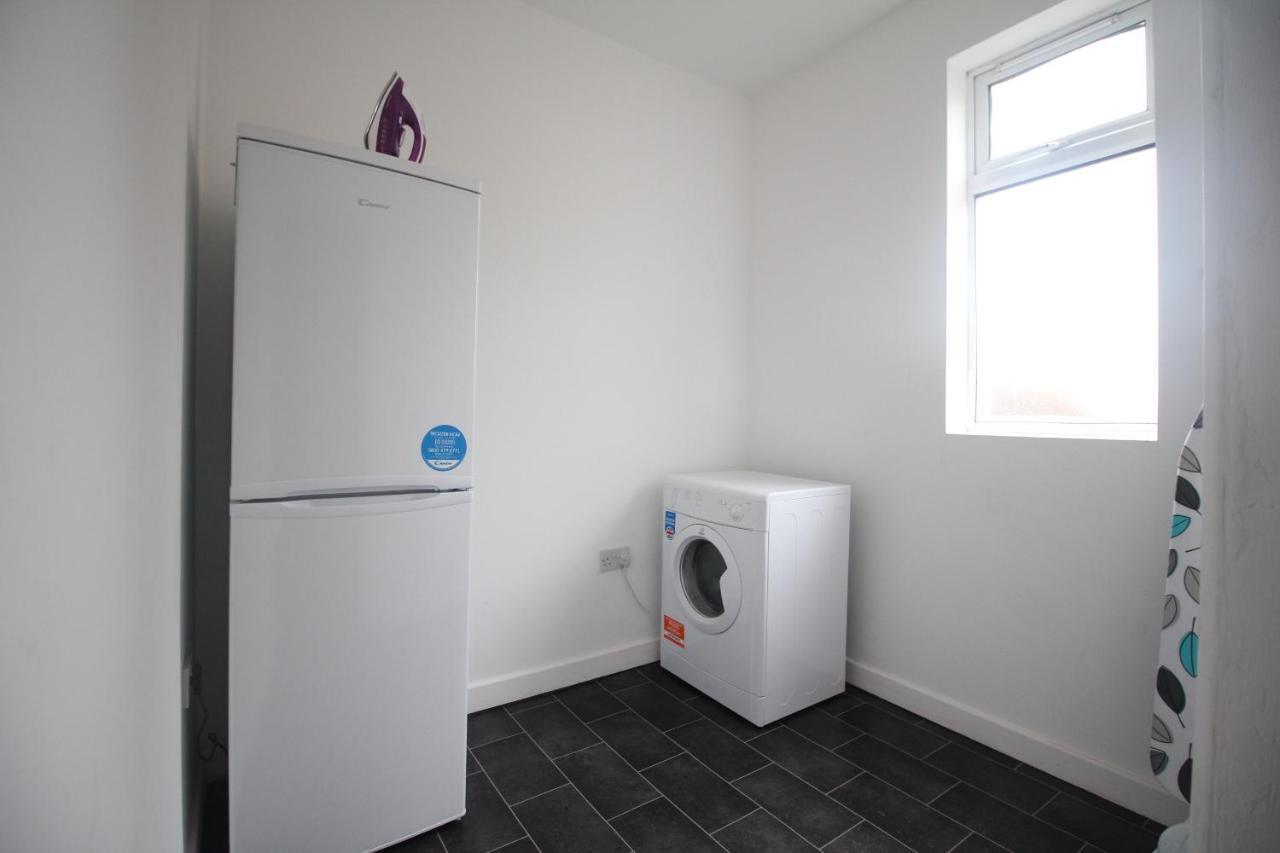 Egerton Choice - Town Centre - Modern And Spacious - Large Holiday home *