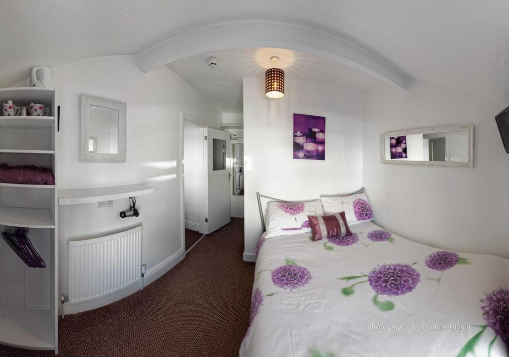 Ardern Bed & Breakfast 3*