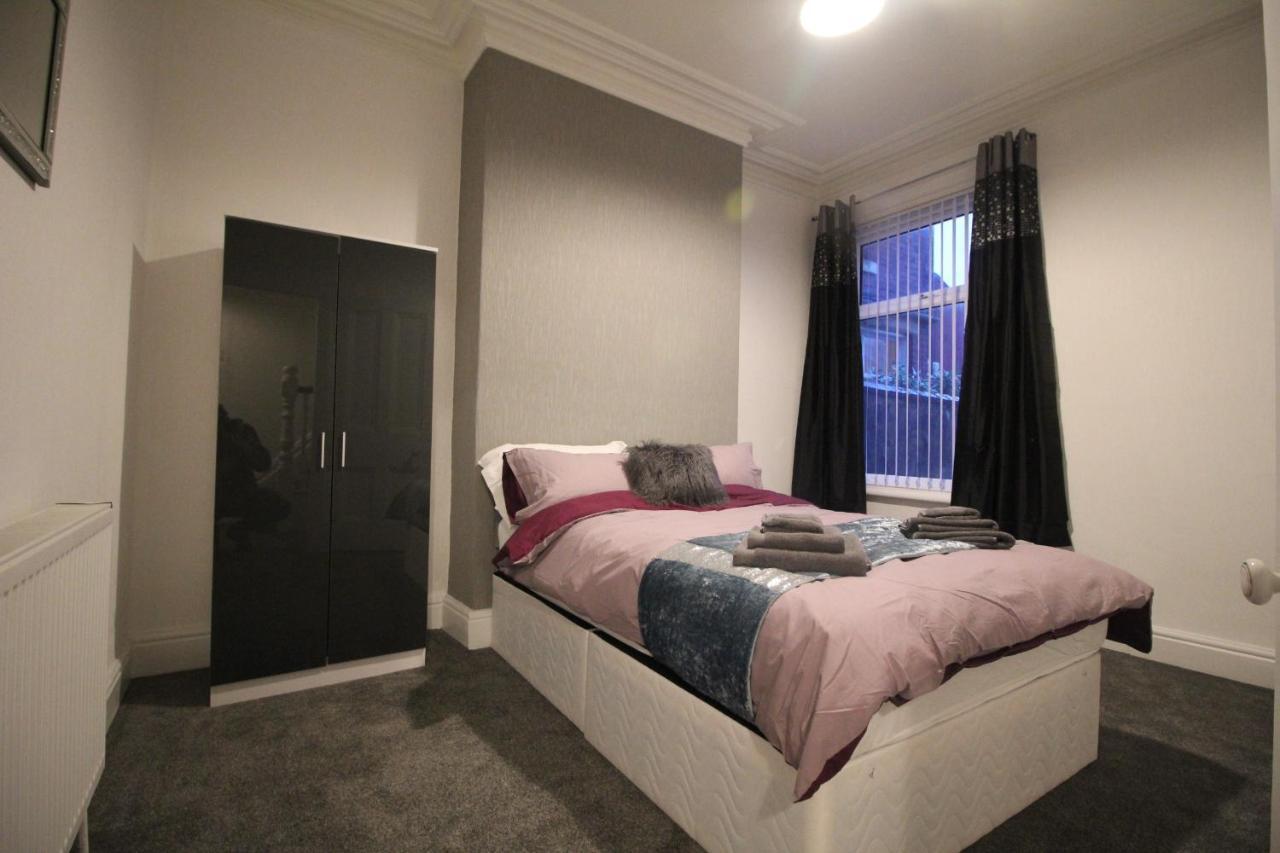 Bryan Choice - Close To Town Centre - Games - Large