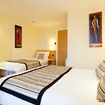 Queens Mansions: Lakeland Suite