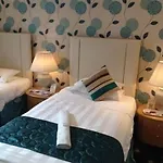 Pelham Lodge
