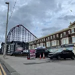 Hello Roomz - Pleasure Beach